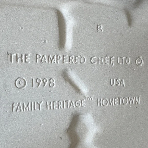 The Pampered chef Vintage Train Shaped gingerbread Baking Mold holiday party - Picture 8 of 9